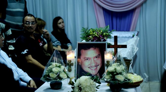 Suasana rumah duka dihadiri Keluarga dan Kerabat James Sahertian (Wimbarsana/bintang.com)