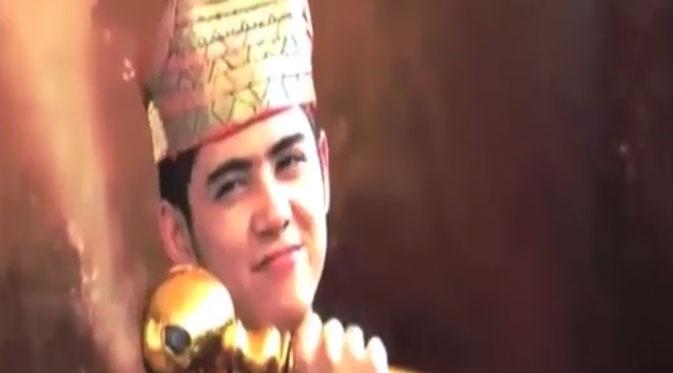 Ekspresi Aliando Syarief saat meresmikan bedug terbesar dunia