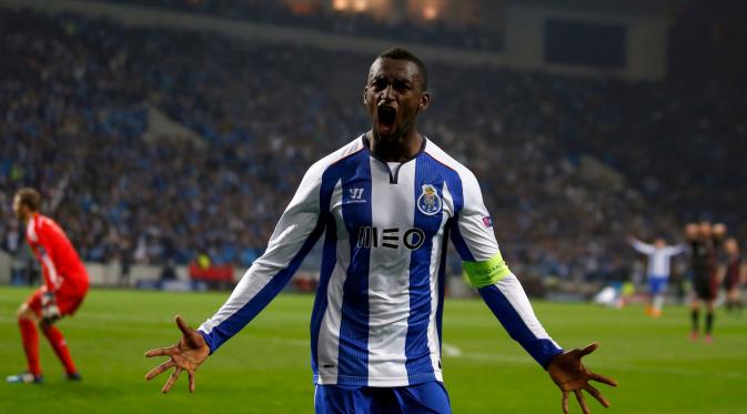 Penyerang Porto, Jackson Martinez merayakan selebrasi usai mencetak gol ke gawang Bayern Munich pada leg 8 besar Liga Champions di Stadion do Dragao, Kamis (16/4/2015). Porto menang 3-1 atas Bayern Munich.(REUTERS/Miguel Vidal)