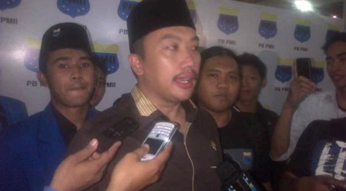 Imam Nahrawi saat hadiri harlah PMII ke-55 di Surabaya (Liputan6.com/Dian Kurniawan)