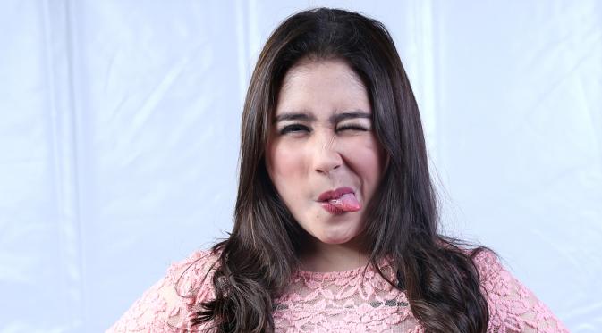 Dengan muka konyol pun Prilly Latuconsina tetap menawan hati (Galih W Satria/Bintang.com)