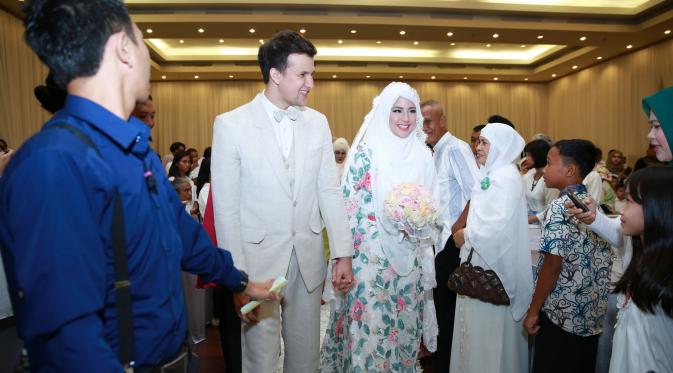 Indahnya suasana pernikahan Risty Tagor dan Stuart Collin