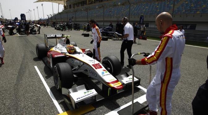 Rio tercatat berhasil menyalip juara GP3 Series 2012 Mitch Evans dan juara Formula 3 Inggris Jordan King. 