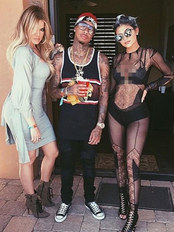 Kylie Jenner yang berpakaian ala catwoman. (via Instagram.com)