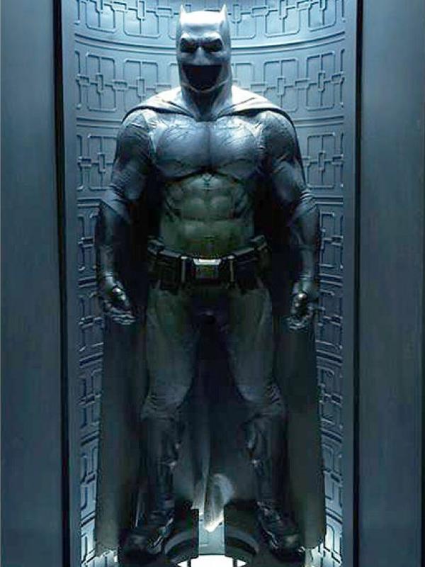Kostum Batman yang dipakai Ben Affleck. (dok. People)
