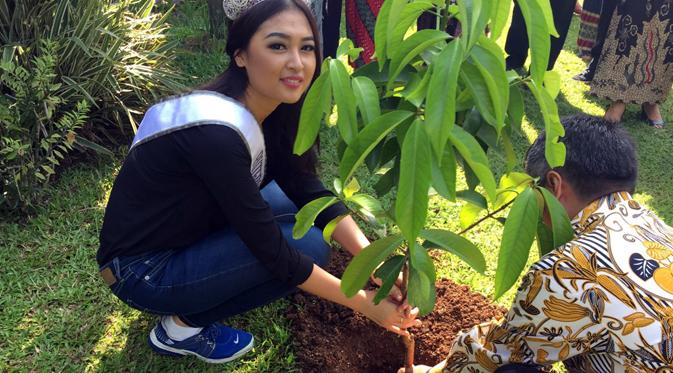 Puteri Indonesia Lingkungan 2015, Chintya Fabyola melakukan aksi tanam pohon