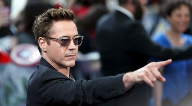 Aktor Robert Downey Jr. p berpose saat menghadiri premiere film 