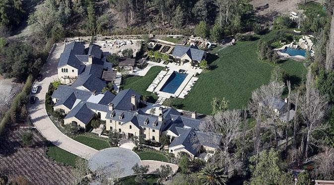 Penampakan Mansion Hidden Hills milik Kim Kardashian dan Kanye West jika dilihat dari atas. (Dok/Dailymail)