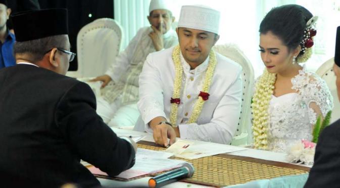 Hengky Kurniawan dan Sonya Fatmala resmi menjadi suami-istri. Foto: Panji Diksana/Liputan6.com