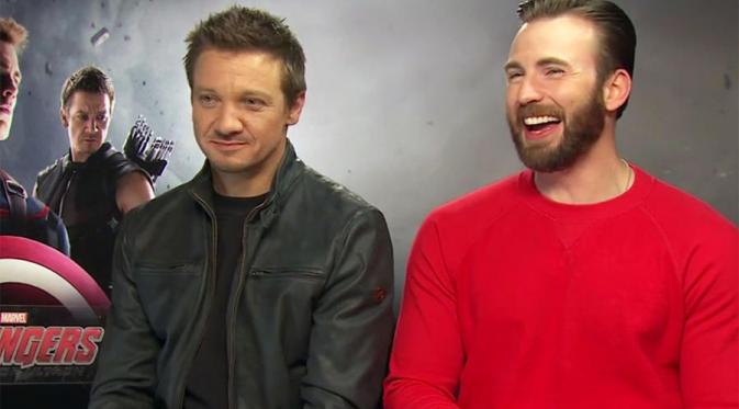 Jeremy Renner dan Chris Evans bercanda tentang karakter Black Widow malah berujung amarah fans.