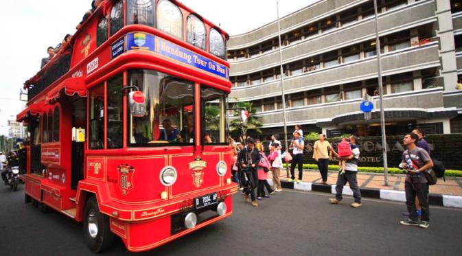 Bus wisata mirip di London, Inggris ada di KAA 2015 Bandung (Via: yourbandung.com)