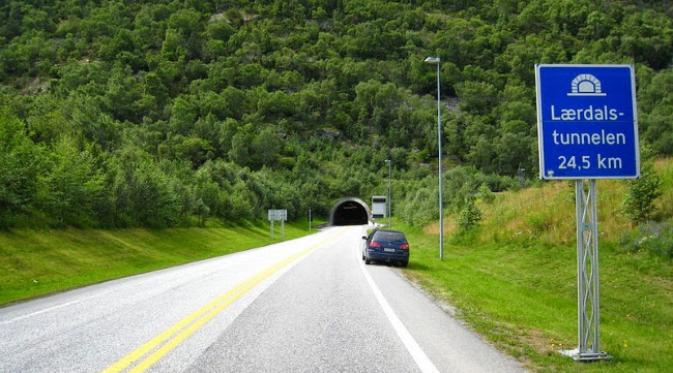 Terowongan Laerdal, terowongan di Norwegia dengan panjang 24,51 kilometer.