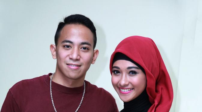 Foto Poppy Bunga dan Muhammad Fattah Riphat (M. Akrom Sukarya/bintang.com)