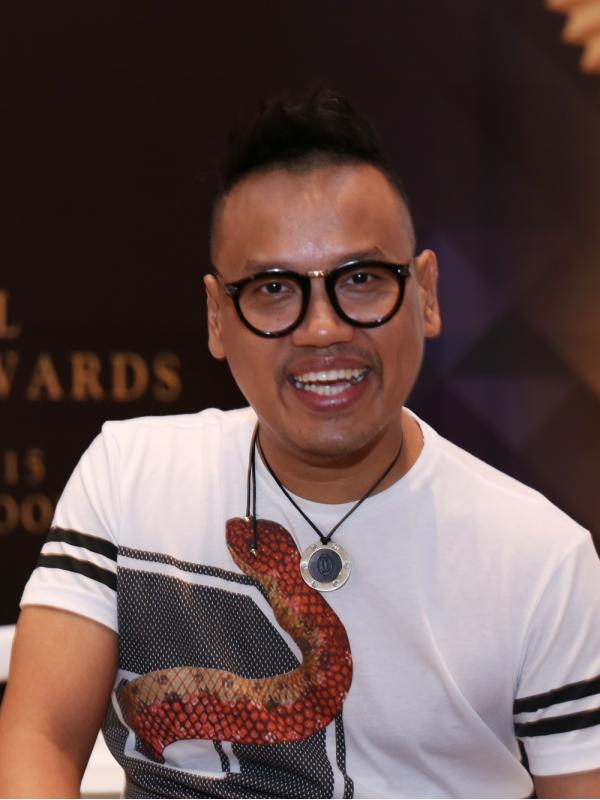 Uya Kuya lahir di Bandung, 4 April 1975 adalah seorang presenter dan pesulap. (Wimbarsana/bintang.com)