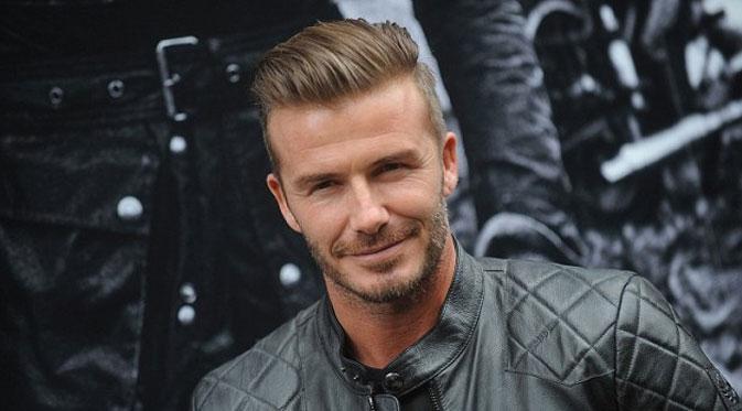 David Beckham dalam balutan jaket kulit (via dailymail.co.uk)