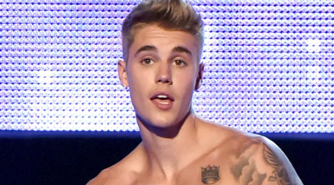 Justin Bieber mengaku bersalah atas perkelahiannya dengan seorang wartawan. (via huffingtonpost.com)