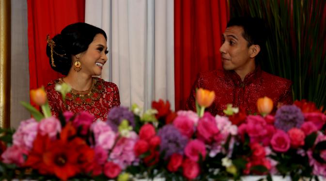 Setelah menikah, kebahagiaan terlihat jelas di mata Andien dan Irfan Wahyudi (Wimbarsana/Bintang.com)