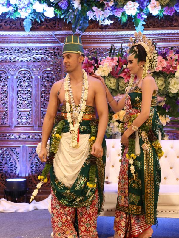 Hengky Kurniawan dan Sonya Fatmala gelar resepsi pernikahan. (Galih W. Satria/bintang.com)
