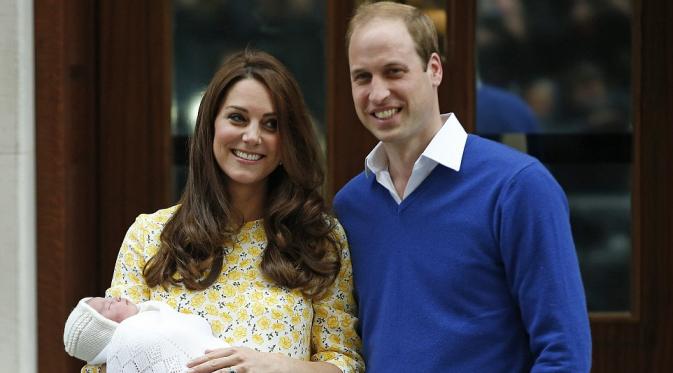 Kate Middleton dan William mengenalkan putri mereka ke publik (Via: dailymail.co.uk)