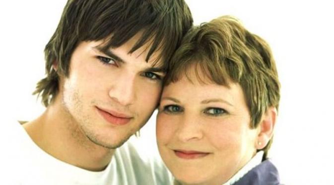 Ashton Kutcher bersama sang ibu, Diane