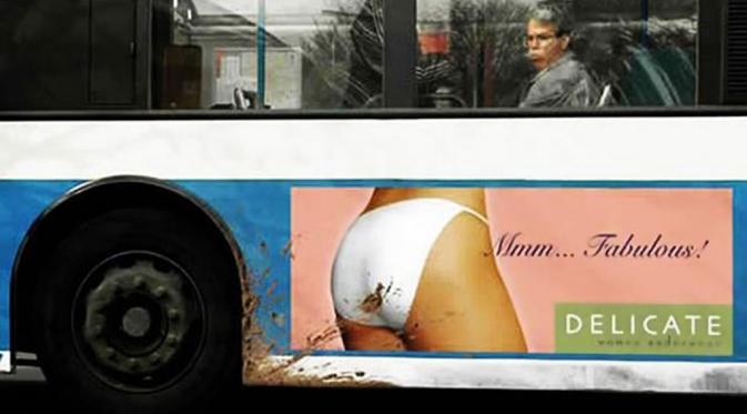 Iklan di bus (Via: imgur.com)