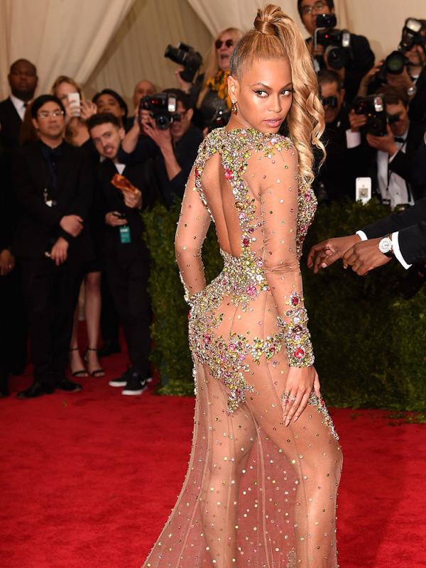 Beyonce di Met Gala 2015 (via vanityfair.com)