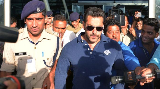 Salman Khan divonis 5 tahun penjara atas kasus tabrak lari di tahun 2002 (via theguardian.com)