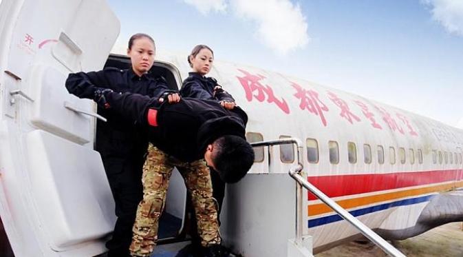 Calon pramugari di Chengdu East Star Airlines Travel College. (News.com.au)