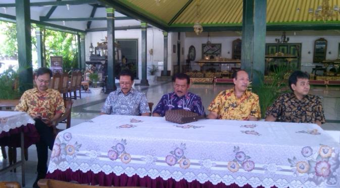 Mereka yang dipanggil ke Yogyakarta adalah saudara Sultan dari pihak ibu Kanjeng Raden Ayu (KRA) Ciptamurti. (Fathi Mahmud/Liputan6.com)