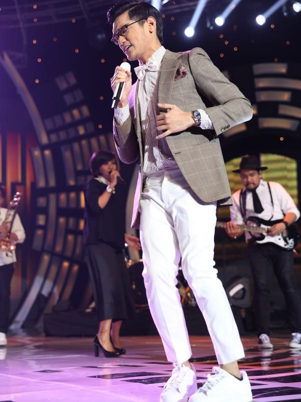 Performance Afgan di SCTV Music Awards 2015 (Wimbarsana/Bintang.com)