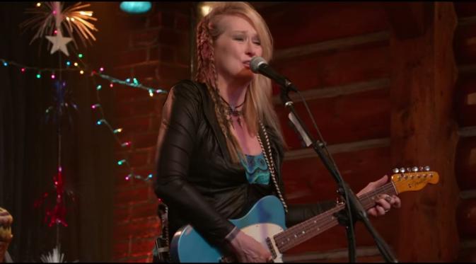 Meryl Streep dalam film terbarunya Ricki and The Flash (foto: trailer clip)