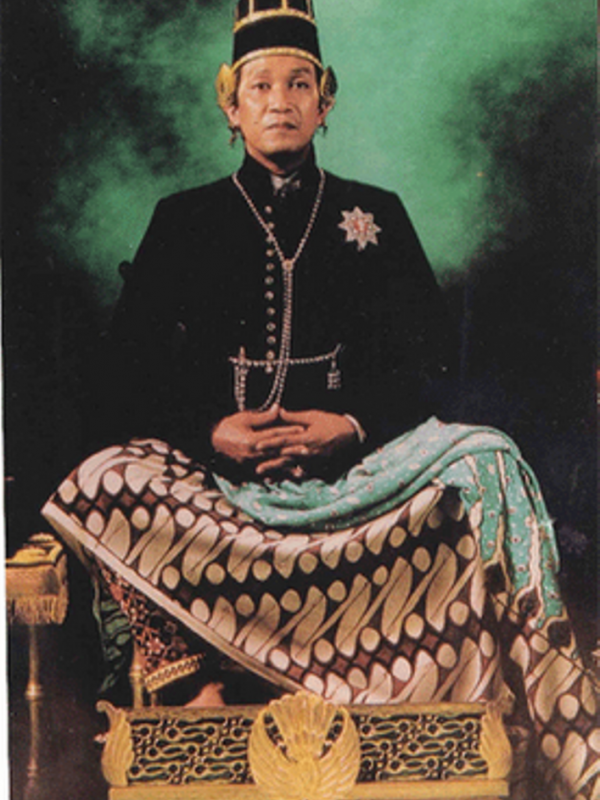 Sri Sultan Hamengkubuwono X (Via: yogyakarta.panduanwisata.id)
