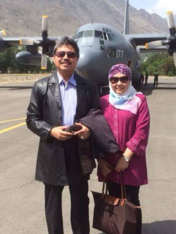 Istri Duta Besar Malaysia untuk Pakistan, Ibu Dati Habibah Mahmud bersama Suami sesaat sebelum terbang dengan helikopter yang mengalami kecelakaan nahas (Via: nst.com.my)