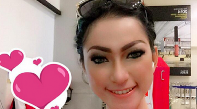 Amel Alvi buka suara soal terbongkarnya kasus prostitusi online di Jakarta.