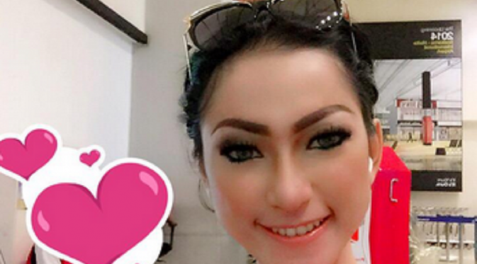 Amel Alvi buka suara soal terbongkarnya kasus prostitusi online di Jakarta.(Foto: Twitter)