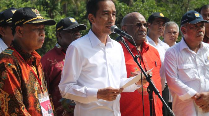 Presiden Jokowi saat kunjungan ke Jayapura, Papua, Sabtu (9/5/2015) . (Liputan6.com/Katharina Janur)