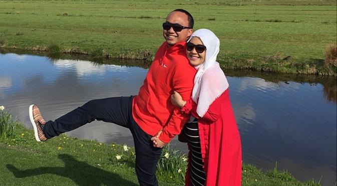Nuri Maulida dan Pandu Kesuma saat berliburan di Belanda. (via Instagram.com)