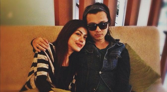 Setelah 7 bulan pernikahannya, Novita Dewi dan Alex Rudiart sedang menunggu kehadiran buah hati. (via Instagram.com) 