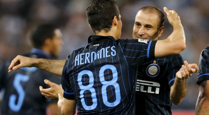 Hernanes mencetak gol bagi Inter Milan ke gawang Lazio (Reuters/Giampiero Sposito)