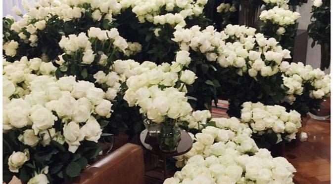 Kim Kardashian dapat 1000 bunga mawar dari Kanye West