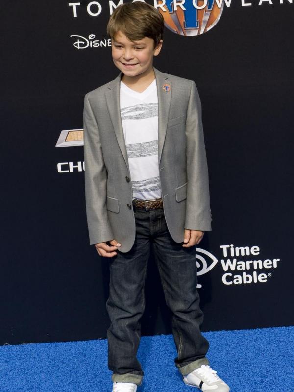 Aktor cilik Pierce Gagnon berperan sebagai Nate di 'Tomorrowland'. Foto: via ocregister.com