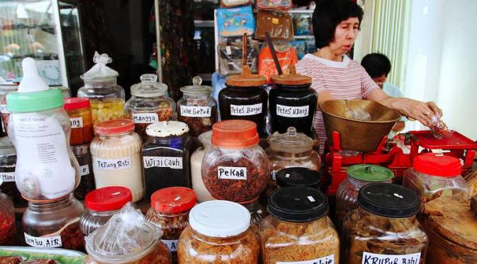 Pasar Gang Baru menyediakan kebutuhan upacara adat Tionghoa. (Via:kotawisataindonesia.com)