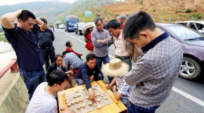 Para pria yang sedang bermain Xiangqi (catur Cina) /rocketnews24.com