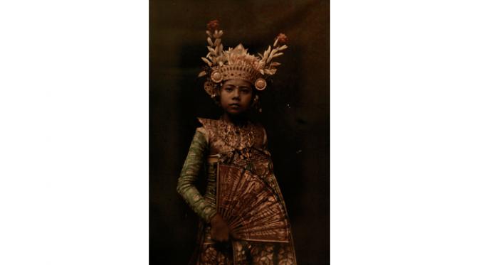 Mari bernostalgia dengan masyarakat Bali di taun 1920-an.