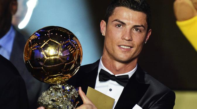 Cristiano Ronaldo saat meraih gelar Ballon d'Or
