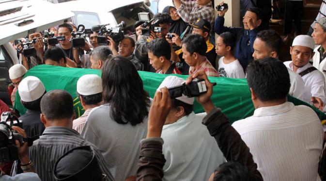 Jenazah Didi Petet diantar ke pemakaman di TPU Tanah Kusir. Foto: Helmi Afandi/Liputan6.com