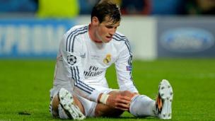 Bale harus jatuh bangun di lapangan 