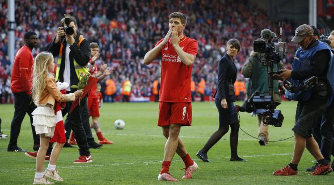 Steven Gerrard berpisah dengan Liverpool