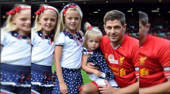 Tiga bidadari kecil ini duniaku, kata Gerrard (Foto: Steven Gerrard Instagram)