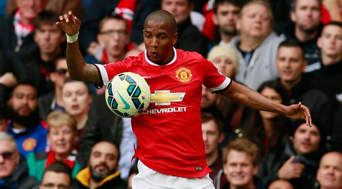 Gelandang MU Ashley Young